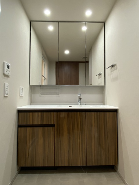 ザ・パークハウス大宮吉敷町翠邸の洗面所|独立洗面台です☆