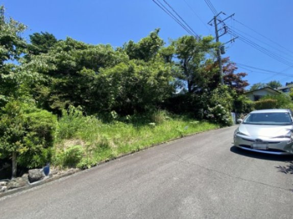 伊豆の国市　富士見ニュータウンの前面道路含む現地写真