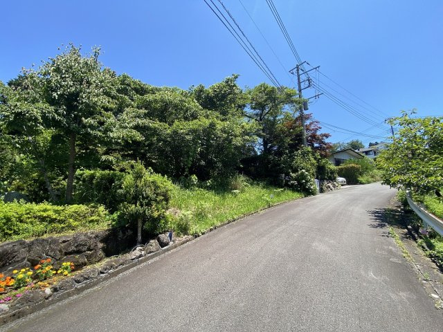 伊豆の国市　富士見ニュータウンの前面道路含む現地写真