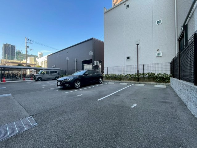 エステムコート難波Ⅴブロードの駐車場