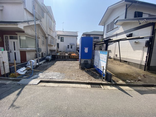 新築戸建て　氷川台2丁目第6の前面道路含む現地写真