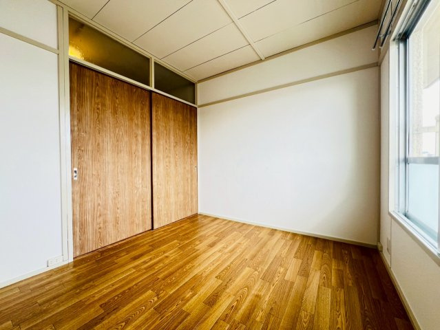 神陵台団地の洋室