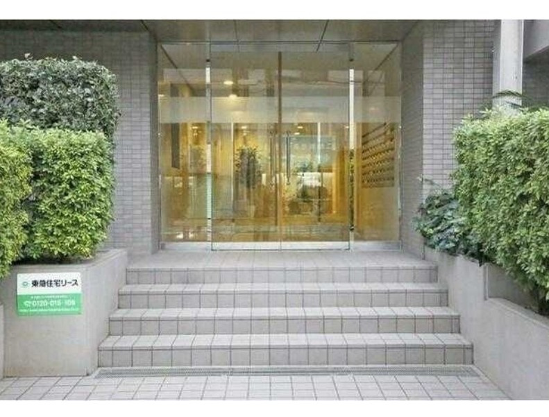 ジ・アパートメント　ヒルトップ中野のエントランス