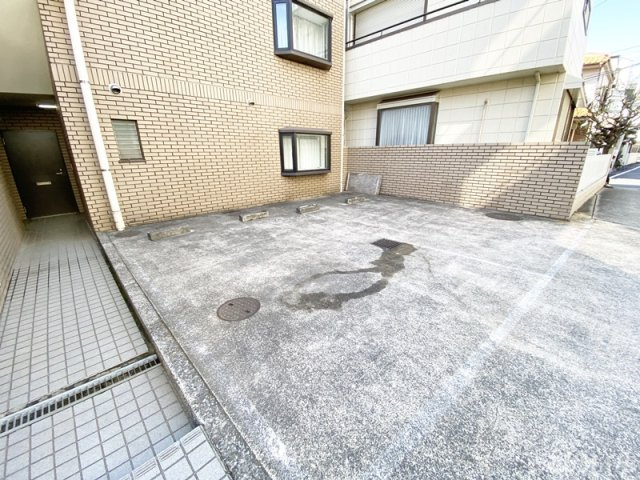 メゾン・ド・バークリー千石の駐車場|駐車場です