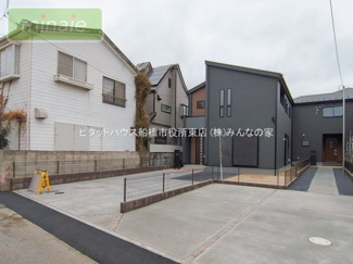 【外観】 | 駐車4台　スーパー3分　長期優良住宅　三山　1号棟 | 販売現地　上質感あふれる洗練の外観デザインです。