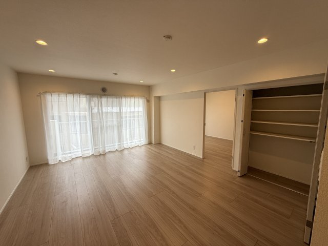 馬事公苑前シティハウスの居間・リビング|こちらの居間で趣味の時間をお楽しみください