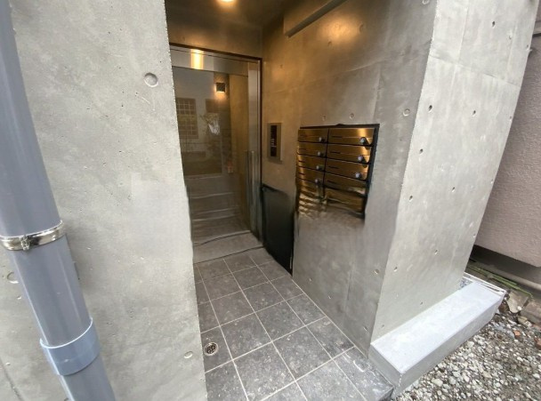 セレス八広のエントランス