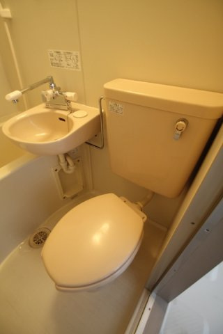 コンパクトで使いやすいトイレです