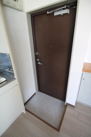 毎日通る玄関はこちらです