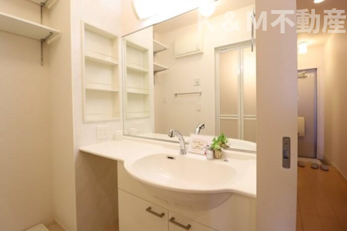 シエルツリー　Ⅱの洗面所|脱衣スペースもあります