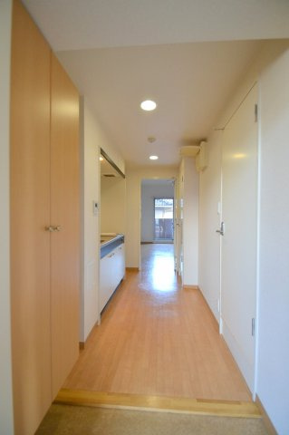 第25友建ビルの玄関