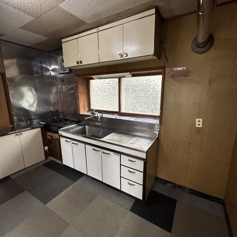 室蘭市水元町8-22戸建のキッチン