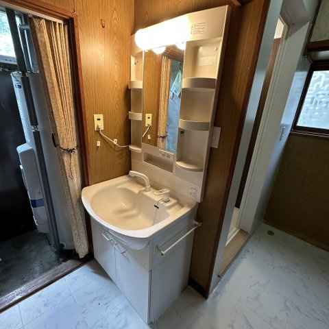 室蘭市水元町8-22戸建の洗面所