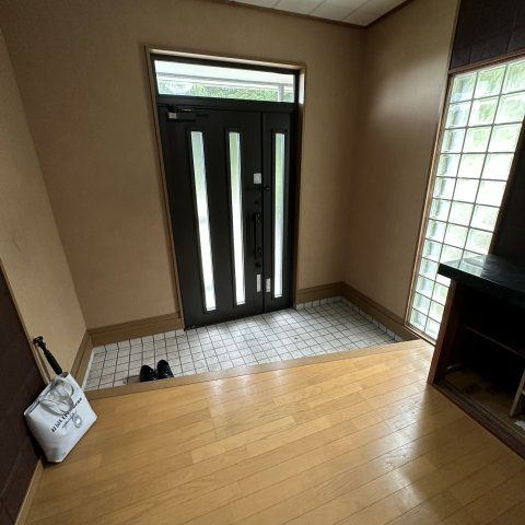 室蘭市水元町8-22戸建の玄関