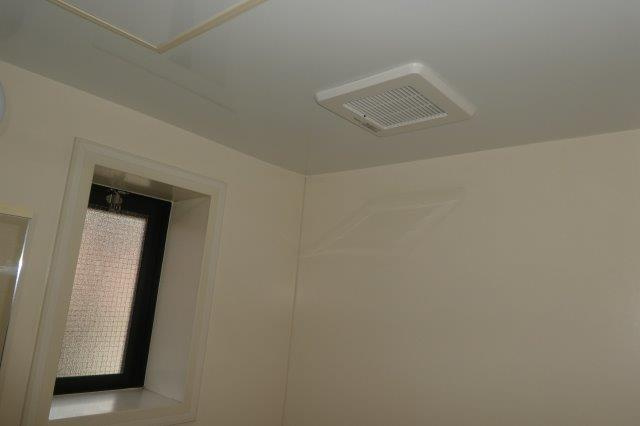 サンコート浜ノ茶屋の浴室|浴室窓・換気扇