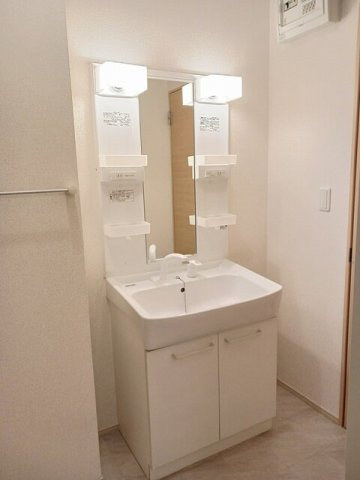 メゾン・ボヌールの洗面所|脱衣スペースもあります