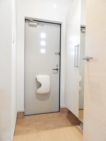 リバーサイド真倉　Ｅの玄関|ゆったりとした玄関です