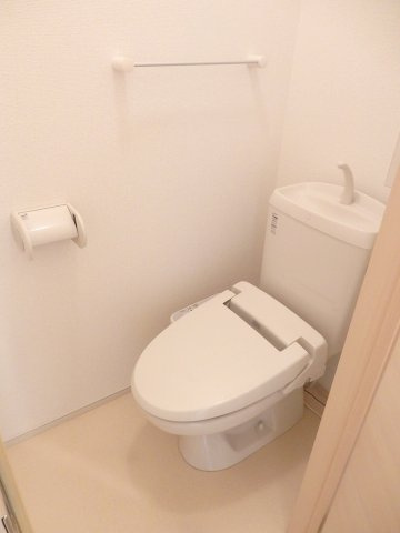 マイネ　ファミーリエ　Ⅱのトイレ|落ち着いた色調のトイレです