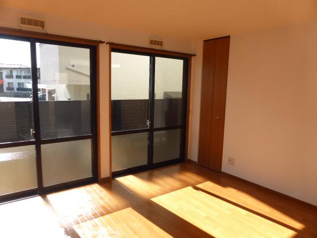 ソレジオKANDA　Aの居間・リビング|こちらの居間で趣味の時間をお楽しみください