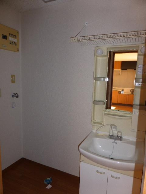 ソレジオKANDA　Aの洗面所|明るい洗面所です