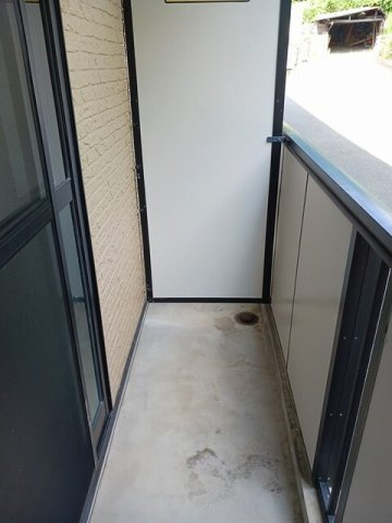 イーストヒルズのバルコニー|外からの目が気にならないバルコニーで洗濯物が干せます