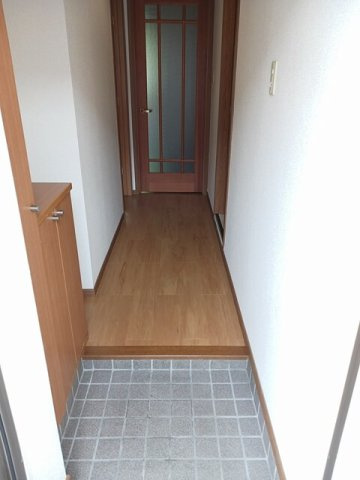 イーストヒルズの玄関|落ち着いた玄関です