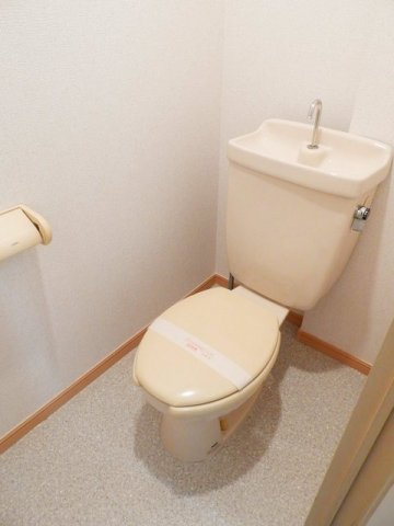 ニューシティ山嵜のトイレ|ゆったりとした空間のトイレです
