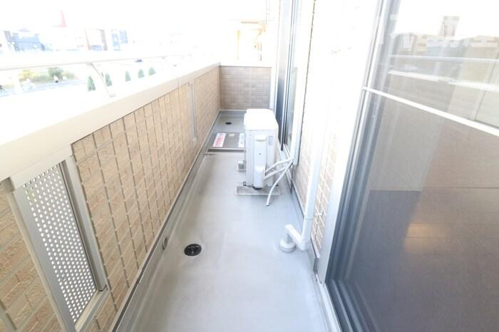 リバーサイドヴィラ　ハピネスのバルコニー|開放的で明るい空間を演出してくれるバルコニーです