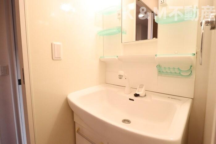 リバーサイドヴィラ　ハピネスの洗面所|脱衣スペースもあります