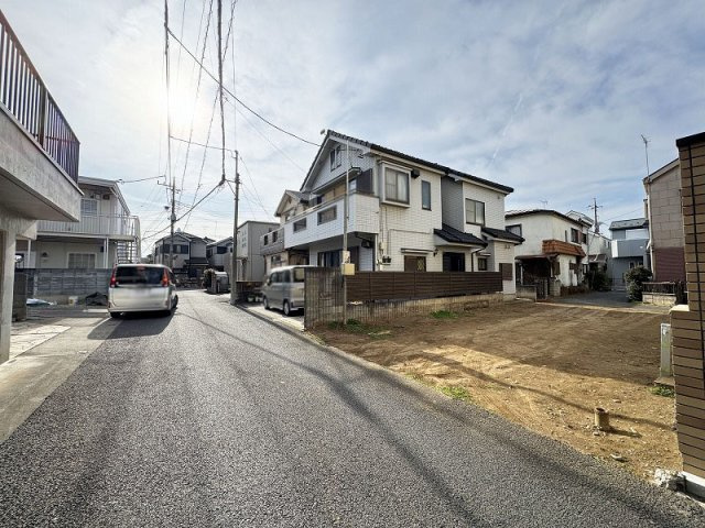 【前面道路含む現地写真】 | 川越市砂新田5丁目　新築一戸建住宅　全1棟　(ふじみ野店) | 周辺環境も併せてご案内いたします。
お気軽にお問い合わせください！