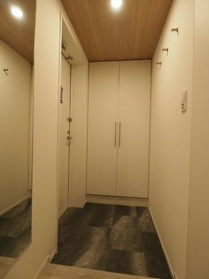 【玄関】 | レジディア神田岩本町