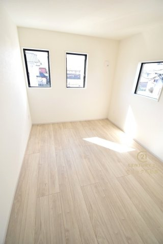 TERRACE　水戸市元吉田町　5期 　2の洋室|採光バッチリ・通風良好です。
たっぷり差し込む陽光がお部屋を明るく照らします！