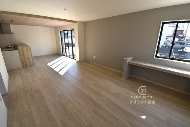 TERRACE　水戸市元吉田町　5期 　2の居間・リビング|リビングのカウンターは家族共有のパソコンを置いたり、ちょっとした書き物ができたりする、自由で便利なスペースです。