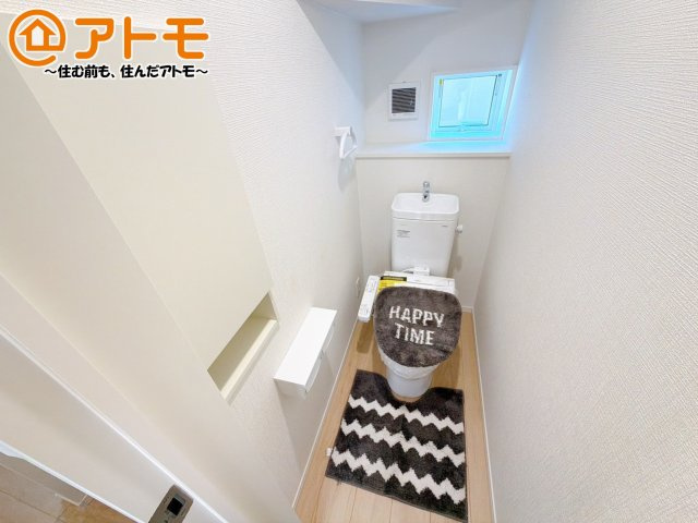【トイレ】 | 駿東郡清水町伏見第7　新築一戸建て　1号棟 | 窓があり換気もすぐにできる、清潔感のあるトイレです♪
