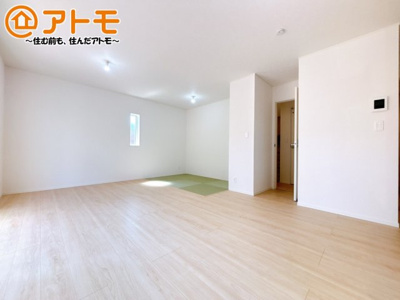 【居間・リビング】 | 駿東郡清水町伏見第7　新築一戸建て　1号棟 | 広々と開放的なLDKは、家族が自然と集まる広さ♪お子様のリビング学習にもピッタリ♪