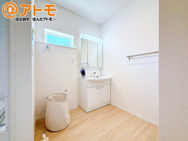 【独立洗面台】 | 駿東郡清水町伏見第7　新築一戸建て　1号棟 | 収納豊富な３面鏡の洗面化粧台は使い勝手良好♪