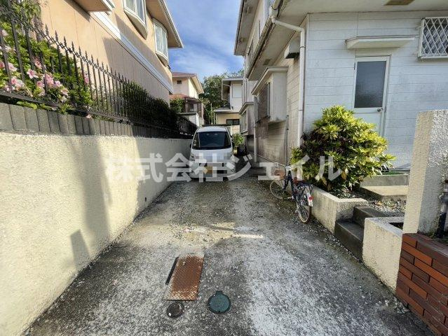 中古戸建　志染町青山の駐車場
