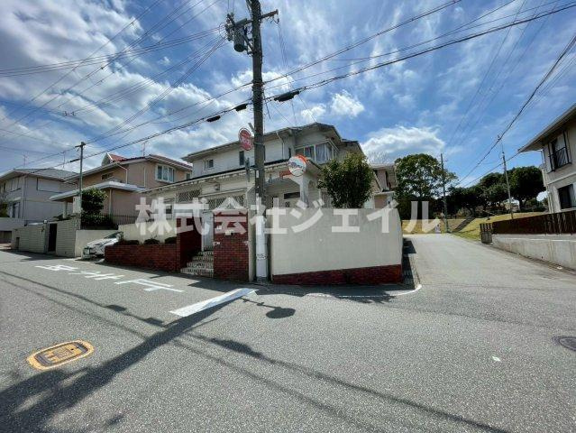 中古戸建　志染町青山の前面道路含む現地写真