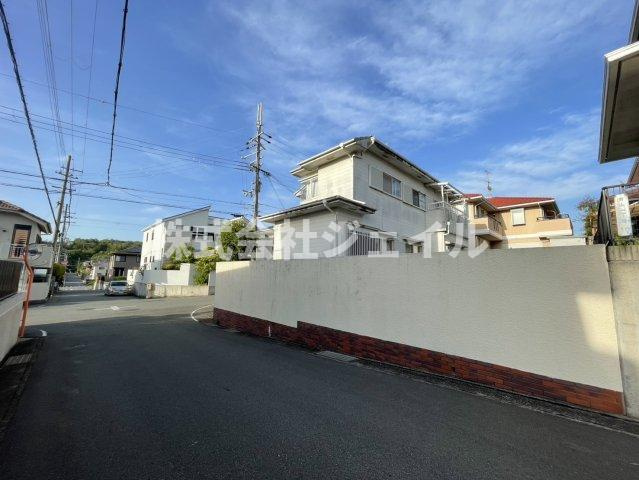 中古戸建　志染町青山の前面道路含む現地写真