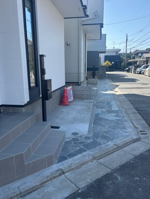 【駐車場】 | MIRASUMO今川305 | 正面も1台止められます。