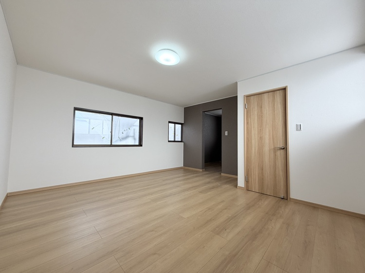 笹部4丁目　中古住宅の洋室|2階洋室