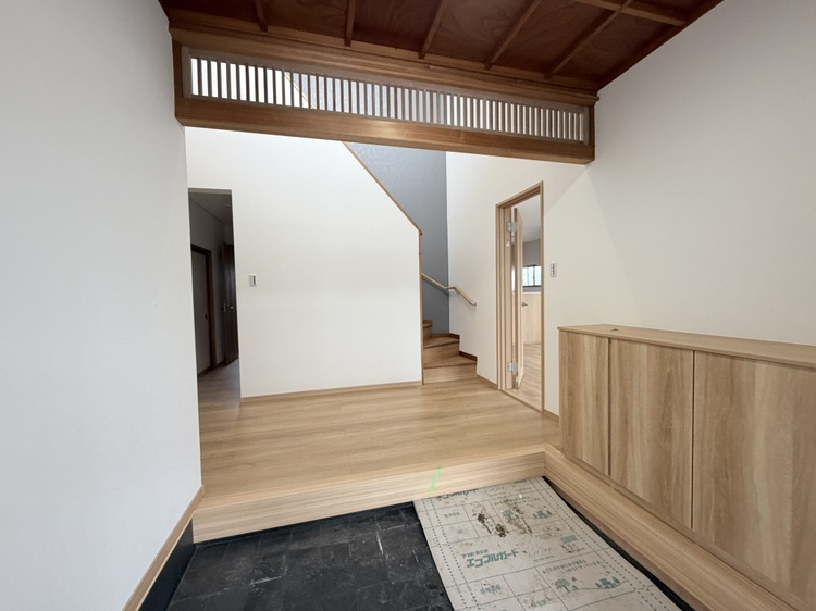 笹部4丁目　中古住宅の玄関