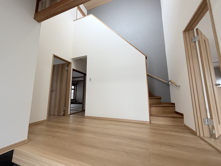 笹部4丁目　中古住宅の玄関