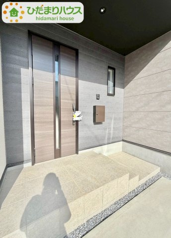 野田市桜台5期　新築戸建　1号棟の玄関|軒下の広い玄関だと雨の日でも安心ですね(*´▽｀*)