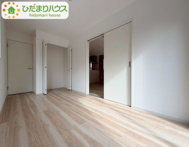 野田市桜台5期　新築戸建　1号棟の洋室|リビングと洋室が続き間設計ですので、大空間を演出できます(^O^)							
