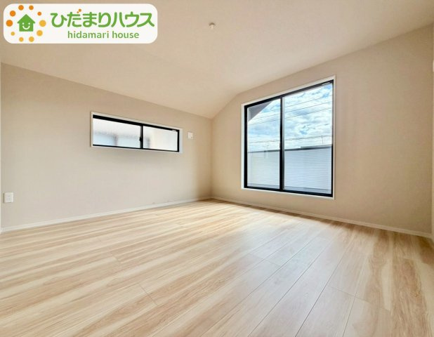 野田市桜台5期　新築戸建　1号棟の洋室|バルコニーに面していて、たっぷり光りの入る明るい主寝室です！							
