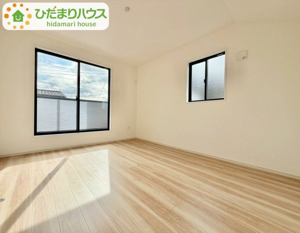 野田市桜台5期　新築戸建　1号棟の洋室|バルコニーに面している居室なので、自然と光が差し込みます。							
