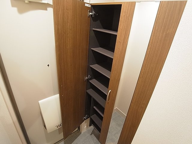 ラークヒルズの玄関|大型シューズＢＯＸなので沢山収納できます