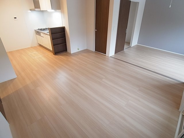 ラークヒルズの居間・リビング|圧巻の広さを誇る特大リビング