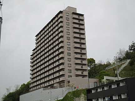 コスモ三滝本町の外観